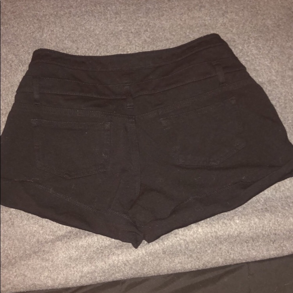 Black shorts - Picture 5 of 5